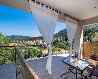 Casa De Blue: A haven in the lush green landscape of Lefkada