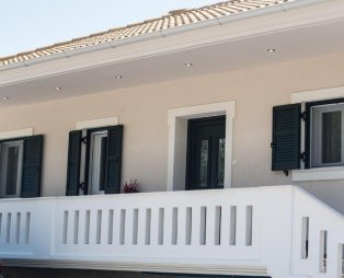Casa De Blue: A haven in the lush green landscape of Lefkada