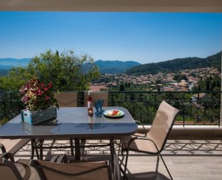 Casa De Blue: A haven in the lush green landscape of Lefkada