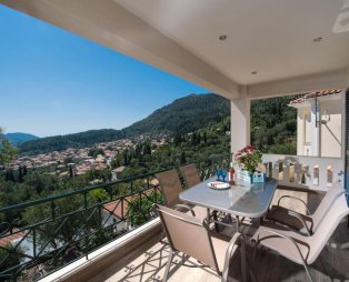 Casa De Blue: A haven in the lush green landscape of Lefkada
