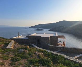 IKOS: Πολυτελής παραθαλάσσια απόδραση στην Κύθνο