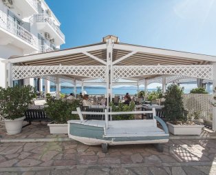 Klimis Hotel: Διαμονή στη γοητευτική καρδιά των Σπετσών