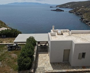Pearl & Salt: Ήρεμες διακοπές στην Κύθνο με φόντο τη θάλασσα