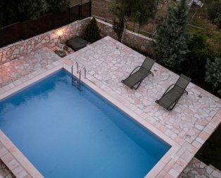 Petrino Villa Sxinos: Serene getaway in Corinthia with panoramic sea and mountain views