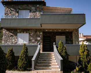 Petrino Villa Sxinos: Serene getaway in Corinthia with panoramic sea and mountain views