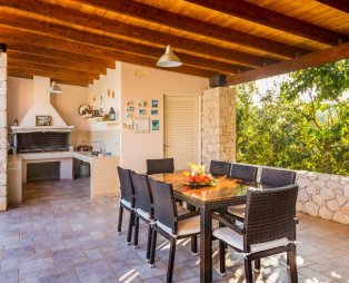 Villa Elva Nafplio: Απόδραση στην καρδιά της φύσης με θέα το Παλαμήδι