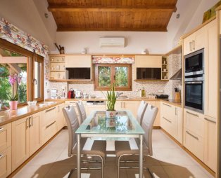 Villa Elva Nafplio: Απόδραση στην καρδιά της φύσης με θέα το Παλαμήδι