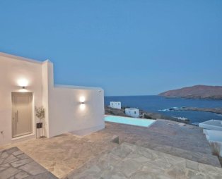 White Wave: Ονειρεμένες διακοπές στα Λουτρά της Κύθνου