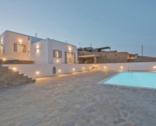 White Wave: Ονειρεμένες διακοπές στα Λουτρά της Κύθνου