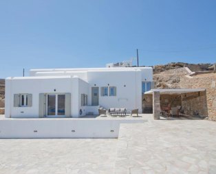 White Wave: Ονειρεμένες διακοπές στα Λουτρά της Κύθνου