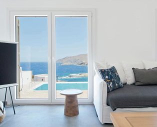White Wave: Ονειρεμένες διακοπές στα Λουτρά της Κύθνου