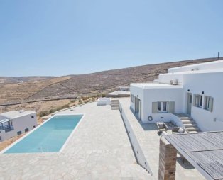 White Wave: Ονειρεμένες διακοπές στα Λουτρά της Κύθνου