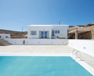 White Wave: Ονειρεμένες διακοπές στα Λουτρά της Κύθνου