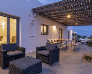Villa Azzuro: Απολαύστε μια πολυτελή και χαλαρωτική διαμονή στην Πάρο