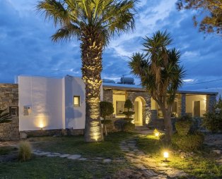 Villa Azzuro: Απολαύστε μια πολυτελή και χαλαρωτική διαμονή στην Πάρο