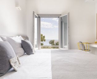 Villa Azzuro: Απολαύστε μια πολυτελή και χαλαρωτική διαμονή στην Πάρο