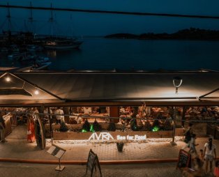 Avra By the Sea: Θαλασσινές γεύσεις δίπλα στο κύμα στη Σιθωνία Χαλκιδικής