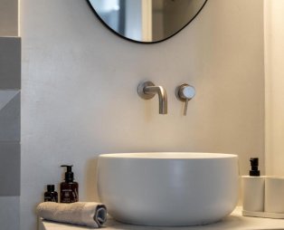 Serene Shore Serifos: Γαλήνια διαμονή με θέα στο Αιγαίο