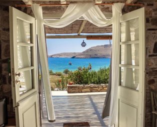 Serifos Dream Houses: Χαλαρωτικές διακοπές στη μαγευτική παραλία Γάνεμα