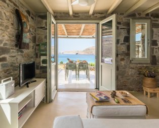 Serifos Dream Houses: Χαλαρωτικές διακοπές στη μαγευτική παραλία Γάνεμα