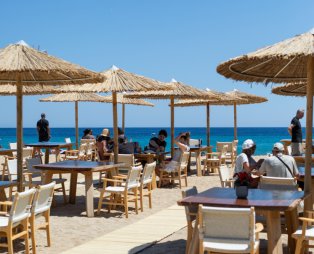 Agrari Beach Mykonos: Τρεις γενιές, μία οικογένεια, μία παράδοση