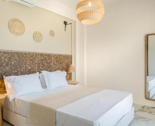 Liostasi Luxury Suites: Accommodation in a lush olive grove in Messinia