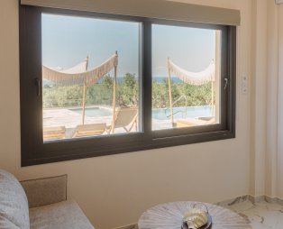 Liostasi Luxury Suites: Accommodation in a lush olive grove in Messinia