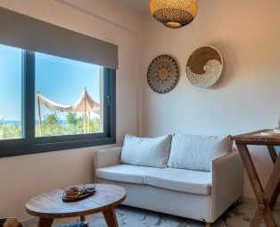 Liostasi Luxury Suites: Accommodation in a lush olive grove in Messinia