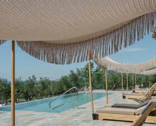 Liostasi Luxury Suites: Accommodation in a lush olive grove in Messinia