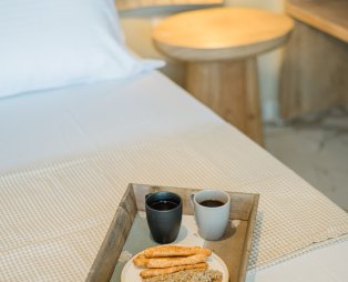 Liostasi Luxury Suites: Accommodation in a lush olive grove in Messinia