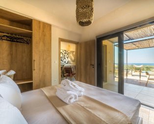 Liostasi Luxury Suites: Accommodation in a lush olive grove in Messinia
