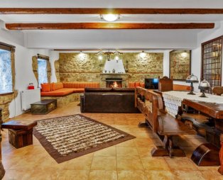 Manor House est. 1890: A historic manor house in the heart of Kastoria