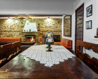 Manor House est. 1890: A historic manor house in the heart of Kastoria