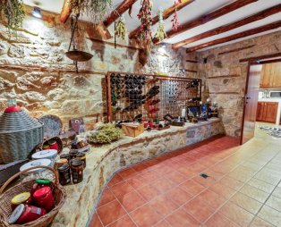 Manor House est. 1890: A historic manor house in the heart of Kastoria
