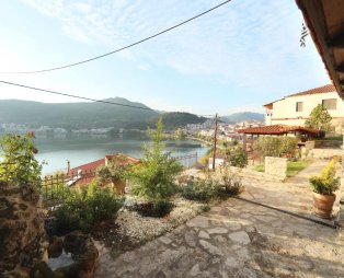 Manor House est. 1890: A historic manor house in the heart of Kastoria