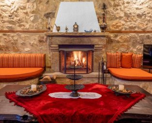 Manor House est. 1890: A historic manor house in the heart of Kastoria