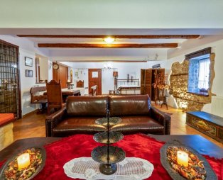 Manor House est. 1890: A historic manor house in the heart of Kastoria