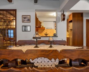 Manor House est. 1890: A historic manor house in the heart of Kastoria