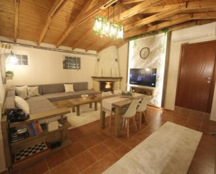 Stone Calm: A stone house for moments of relaxation in Ammoudara Kastoria