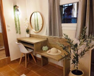 Stone Calm: A stone house for moments of relaxation in Ammoudara Kastoria