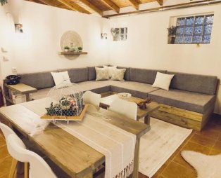 Stone Calm: A stone house for moments of relaxation in Ammoudara Kastoria