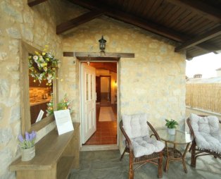 Stone Calm: A stone house for moments of relaxation in Ammoudara Kastoria
