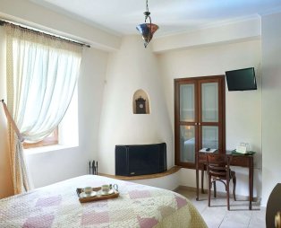 Triantafyllies Guesthouse: Authentic Pelion hospitality in Portaria