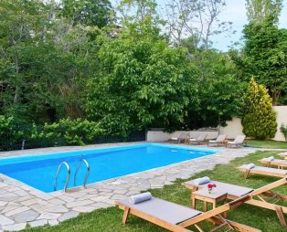 Triantafyllies Guesthouse: Authentic Pelion hospitality in Portaria