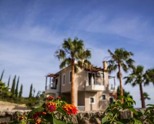 Athina Luxury Villas: Χλιδή και ιδιωτικότητα μεταξύ θάλασσας και βουνού