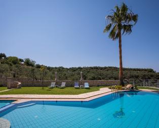 Athina Luxury Villas: Χλιδή και ιδιωτικότητα μεταξύ θάλασσας και βουνού