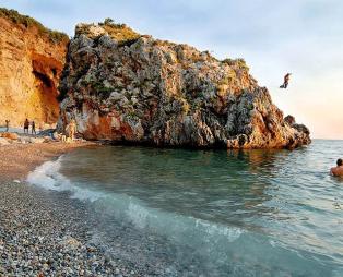 Παραδοσιακό Πάσχα στην Καρδαμύλη – Συνδυάστε βουνό και θάλασσα στο πιο Χολιγουντιανό χωριό της Μάνης [εικόνες]