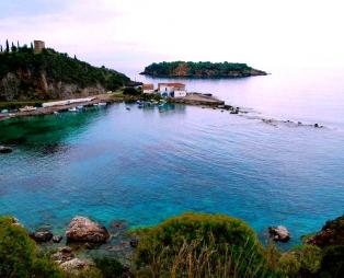 Παραδοσιακό Πάσχα στην Καρδαμύλη – Συνδυάστε βουνό και θάλασσα στο πιο Χολιγουντιανό χωριό της Μάνης [εικόνες]