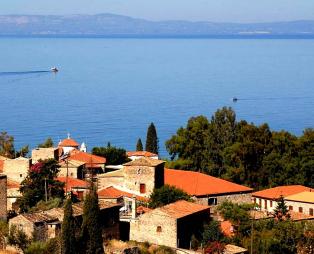 Παραδοσιακό Πάσχα στην Καρδαμύλη – Συνδυάστε βουνό και θάλασσα στο πιο Χολιγουντιανό χωριό της Μάνης [εικόνες]