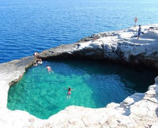 Γκιόλα: Η ομορφότερη φυσική πισίνα του κόσμου βρίσκεται στην Ελλάδα! [εικόνες]